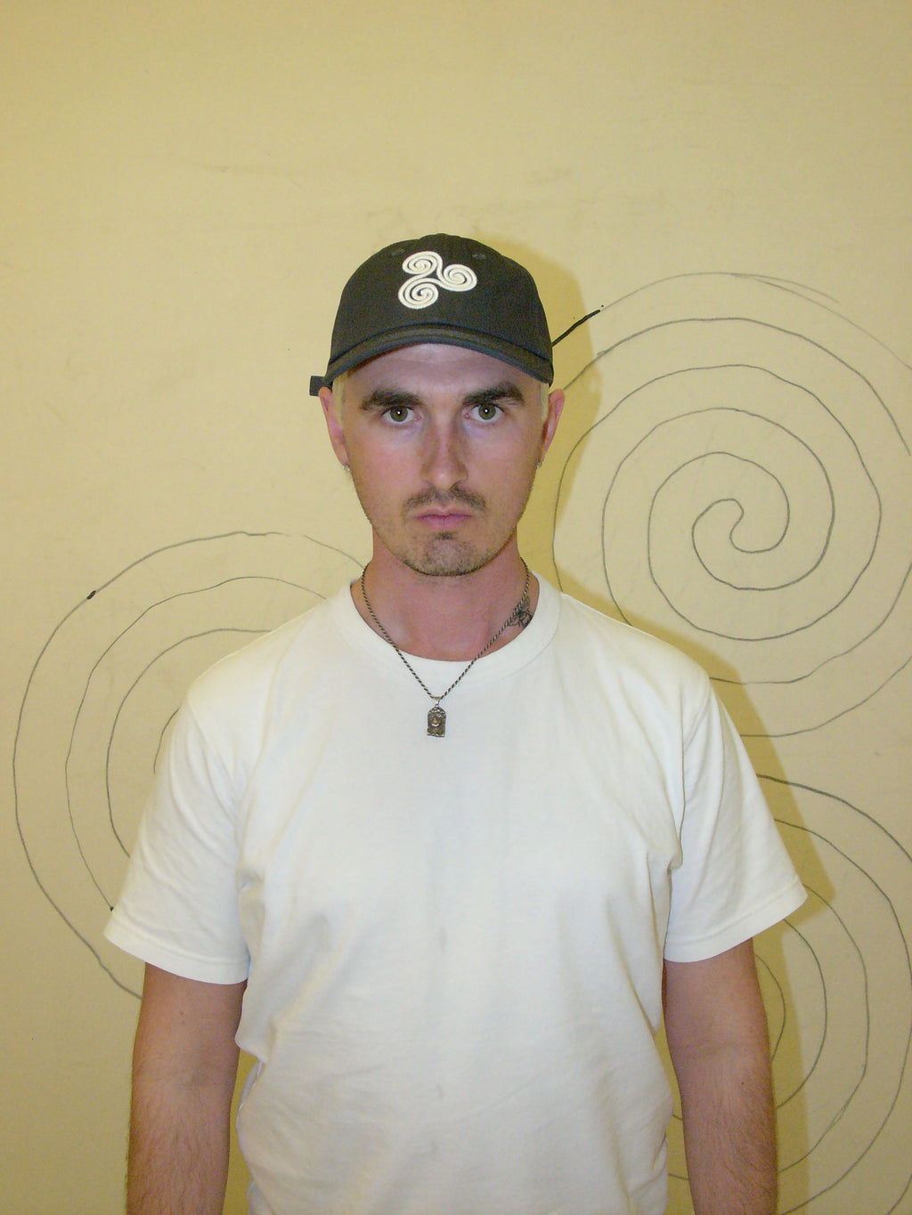 Steingrá Triskelion Derhúfa
