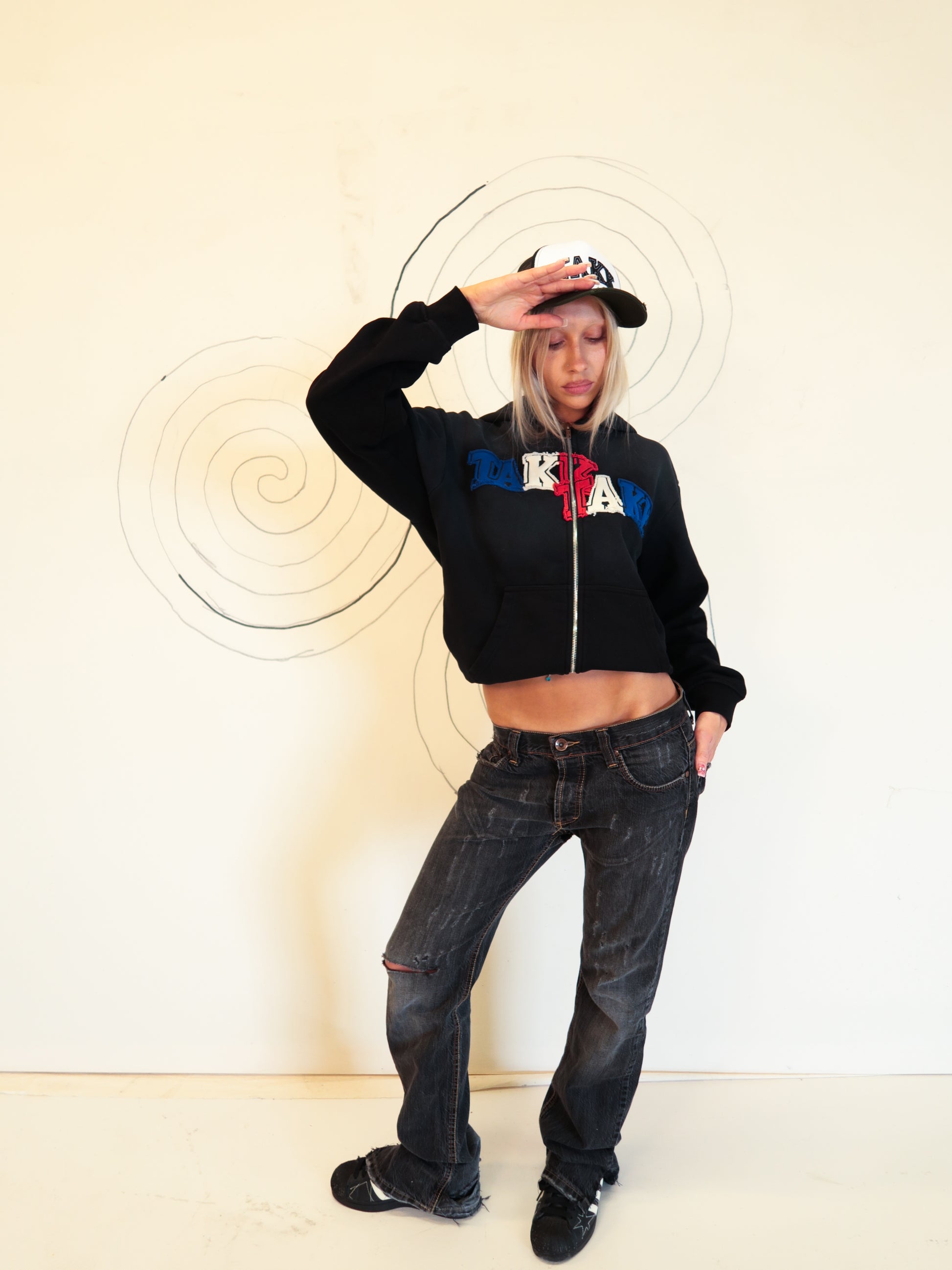 Svört Hettupeysa