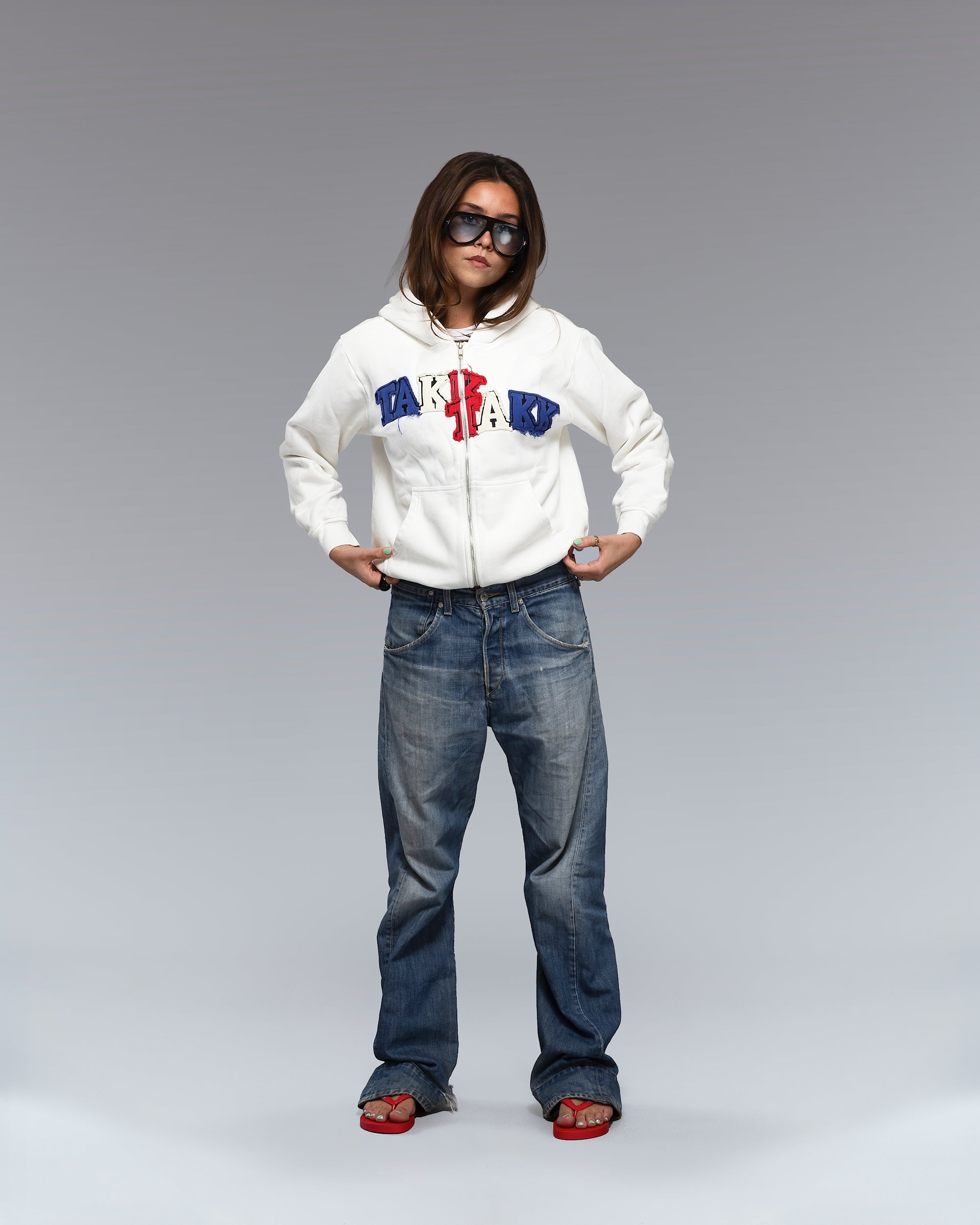 WHITE TAKK ZIP HOODIE